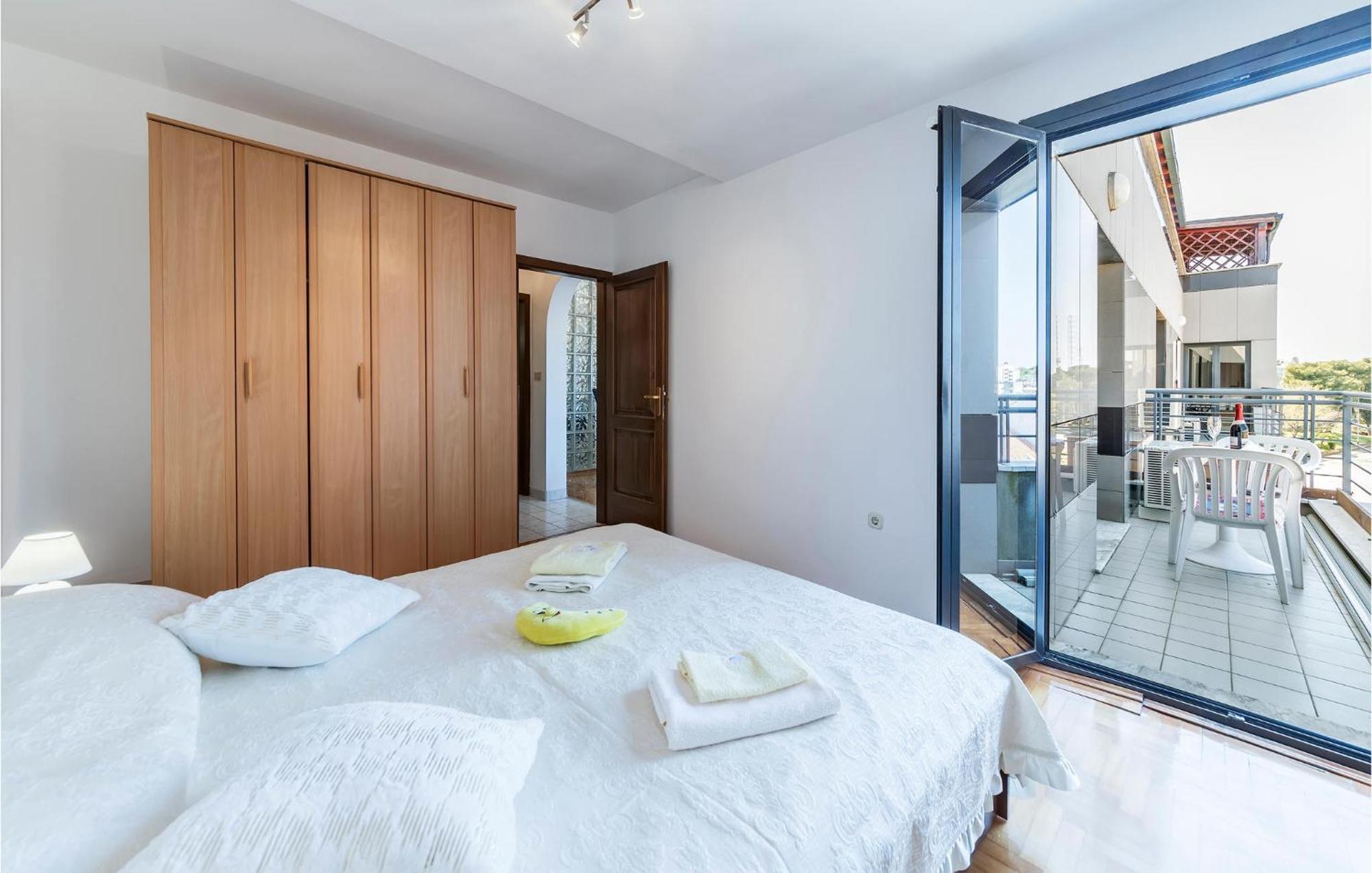1 Bedroom Beautiful Apartment In Pula Exterior photo